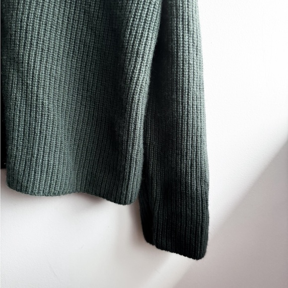 **SOLD** Vince Wool & Cashmere Ribbed V-Neck Sweater - Picture 8 of 11